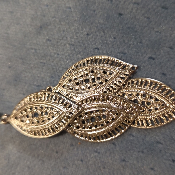 Earings - Picture 2 of 2